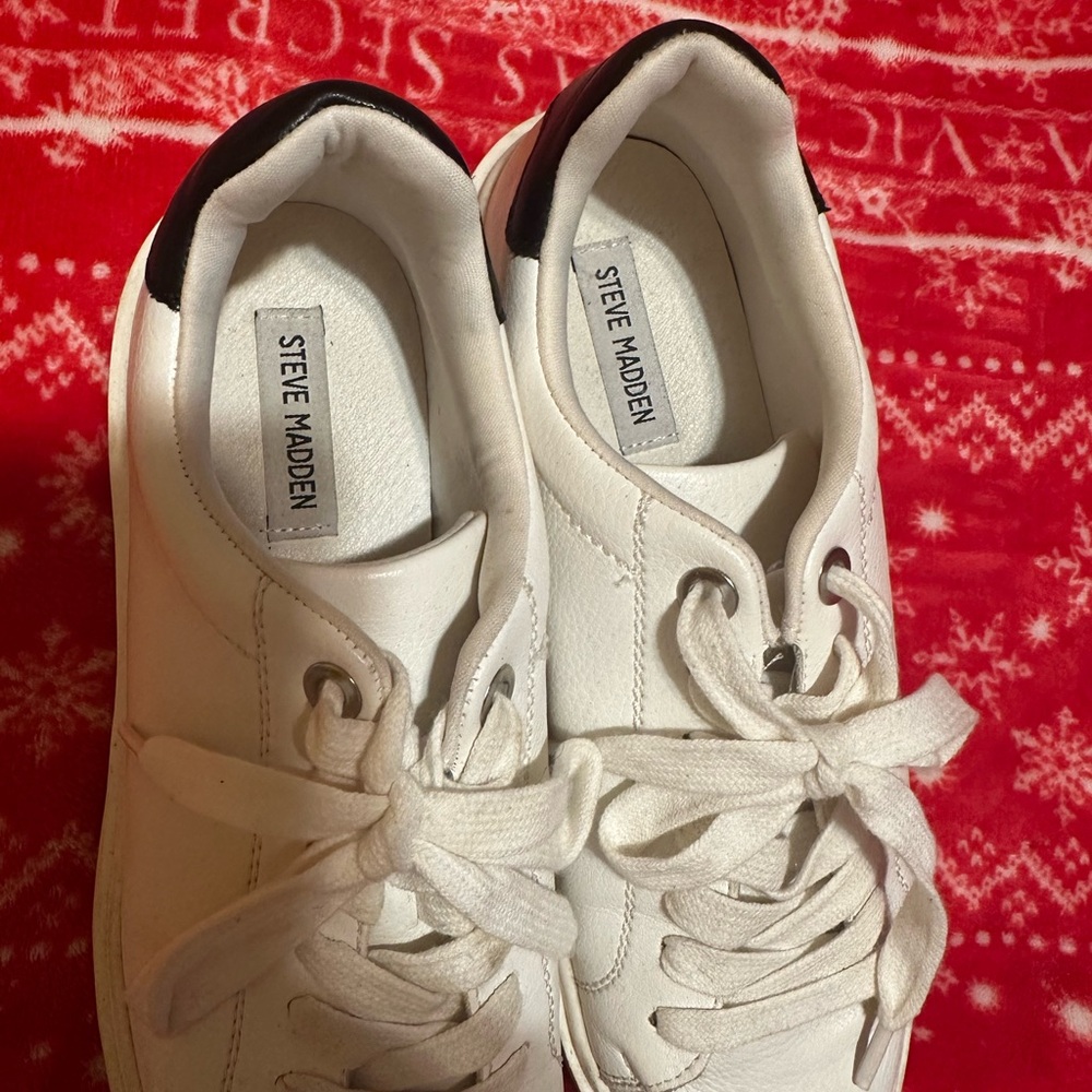Steve Madden White and Black Casual Sneakers